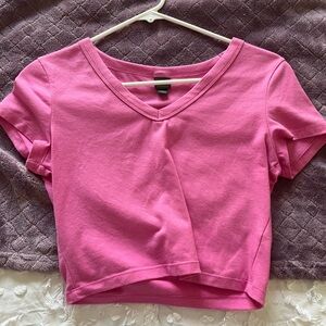 pink cropped v neck shirt